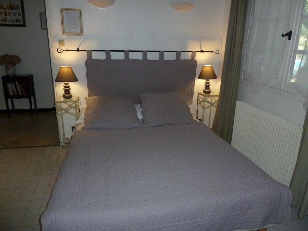 Mas De Valiguiere Hotel Saze  Room photo