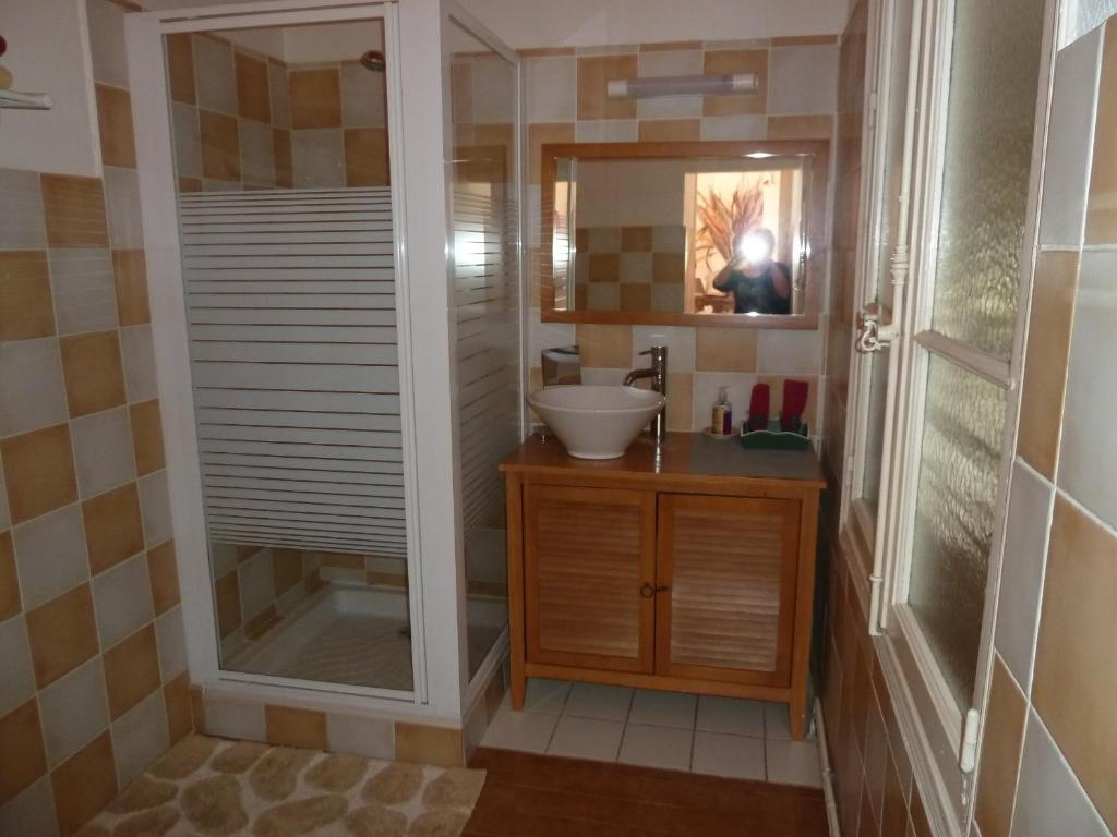 Mas De Valiguiere Hotel Saze  Room photo