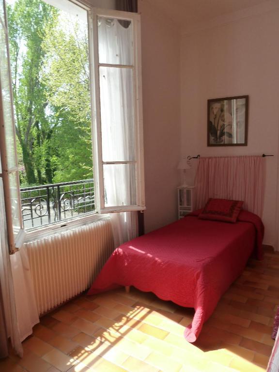 Mas De Valiguiere Hotel Saze  Room photo