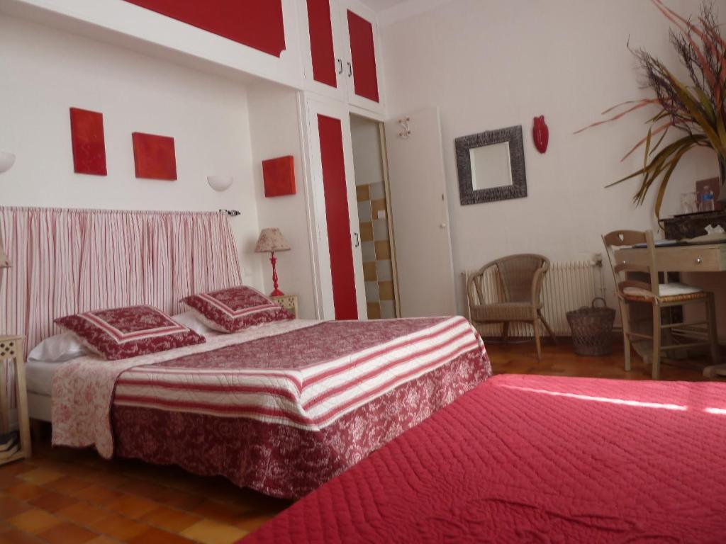 Mas De Valiguiere Hotel Saze  Room photo