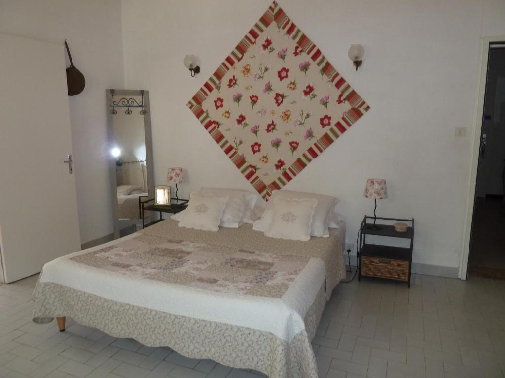 Mas De Valiguiere Hotel Saze  Room photo