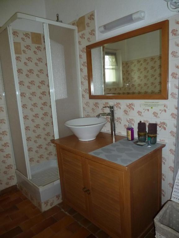 Mas De Valiguiere Hotel Saze  Room photo